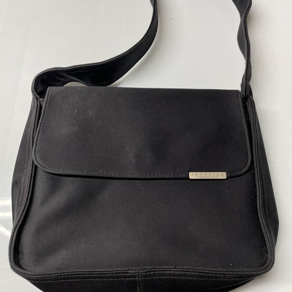 Kenneth Cole reaction, shoulder bag